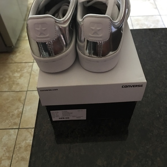 Brand New Converse Men’s Size 7 Women’s Size 8.5 - Picture 3 of 4